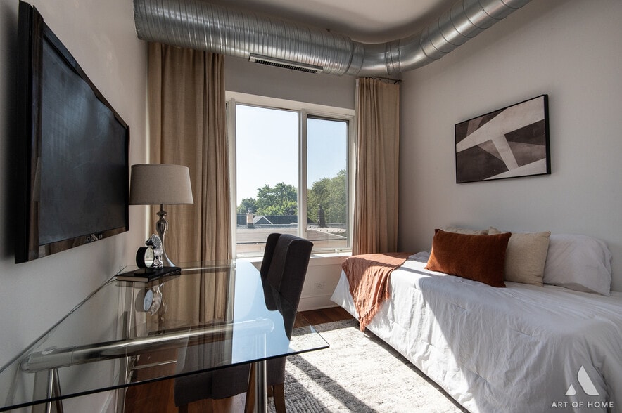 Second Bedroom / Office - 4751 N Artesian Ave #409