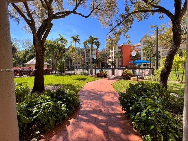 Building Photo - 8290 Lake Dr