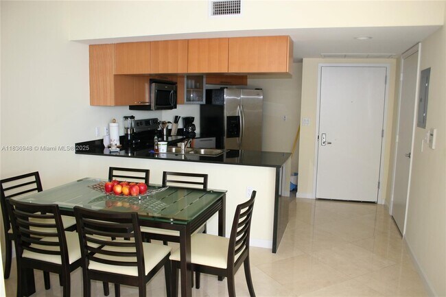 Building Photo - 1750 N Bayshore Dr