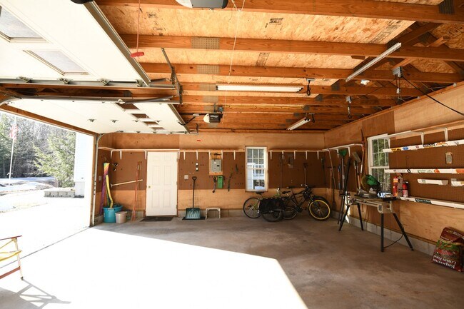 Building Photo - 15 Sabatus Rd