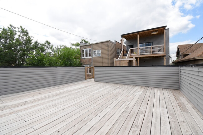 Building Photo - 4942 W Belden Ave