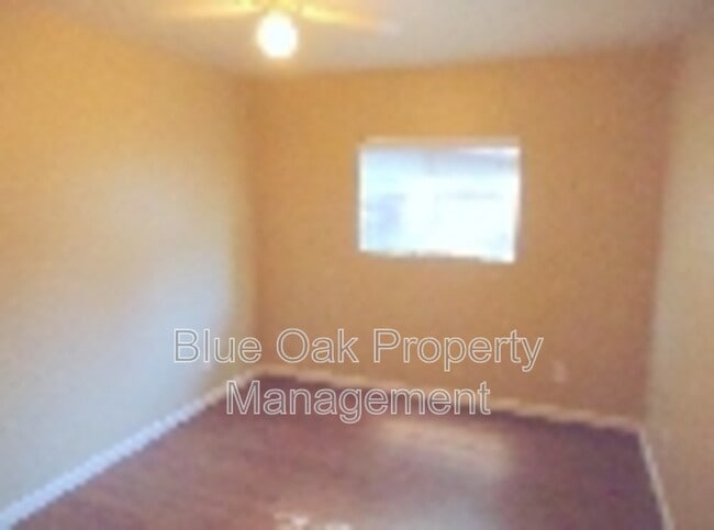 Building Photo - 403 Maple St