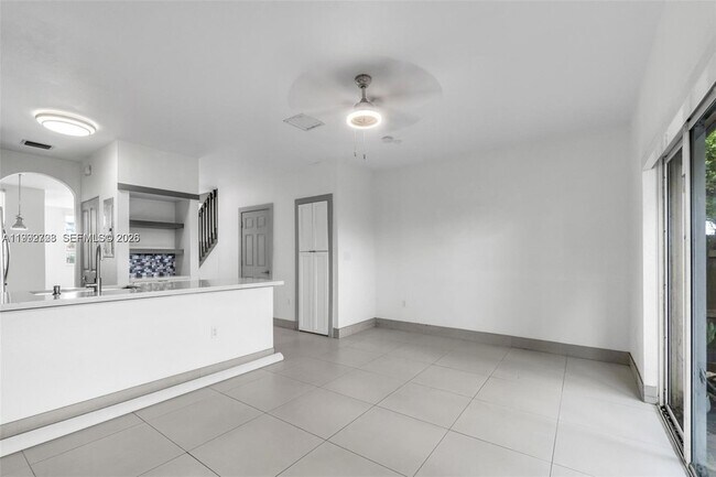 Building Photo - 1720 NE 33rd Ave