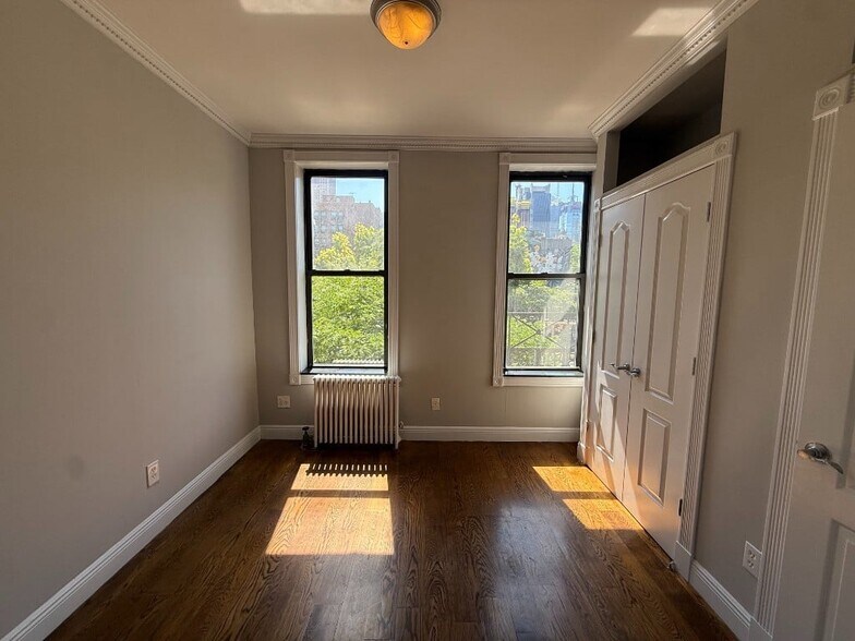 Building Photo - 697 Tenth Ave (47th & 48th Ave), #2FS