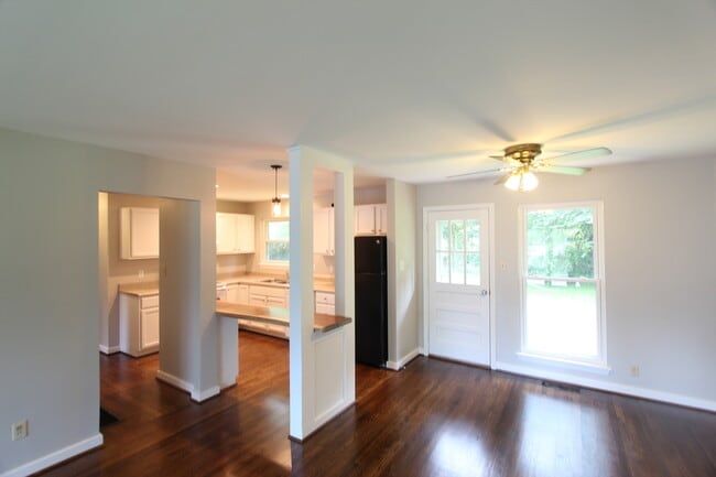 Building Photo - 3025 La Haven Cir
