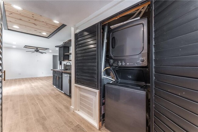 Building Photo - 15316-15312 W Will Rogers Dr