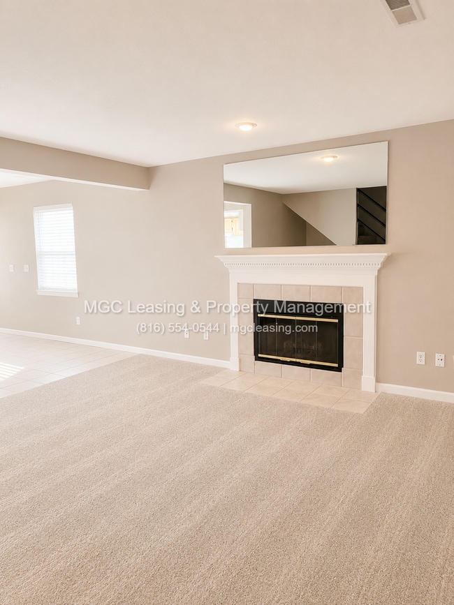 Building Photo - 4605 NE Whispering Winds Dr