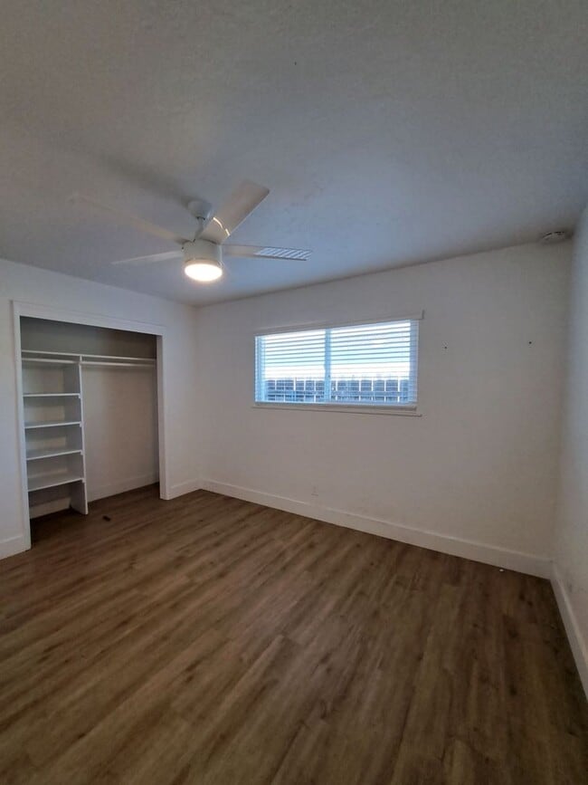 Building Photo - Beautiful 6-Bedroom Home with Pool & Outdo...