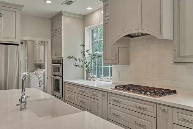 Building Photo - 47 Firethorn Pl