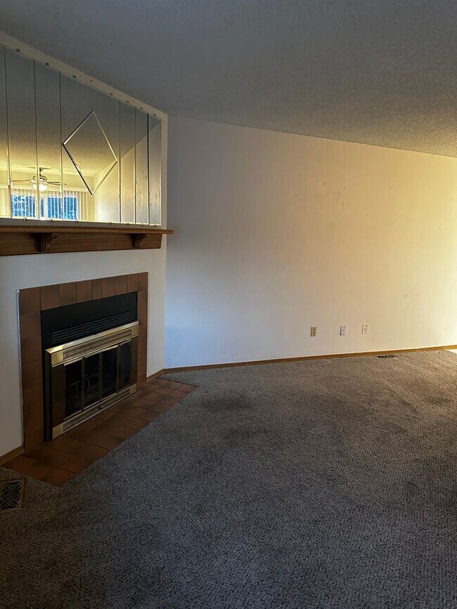 Building Photo - 1303 Soaring Eagle Dr