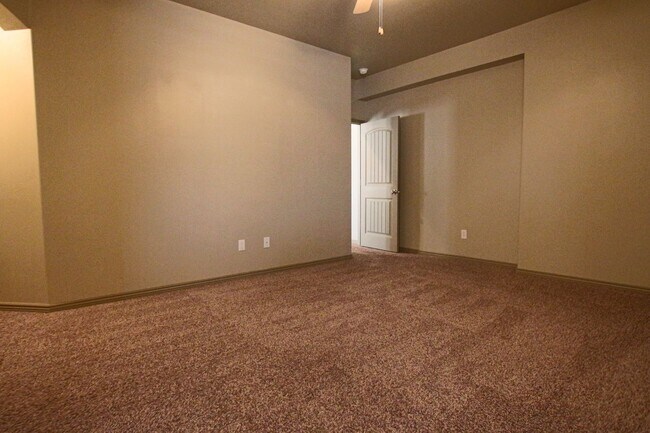 Building Photo - 4 Bedroom 2 Car Garage W/Solar (Save $$$)