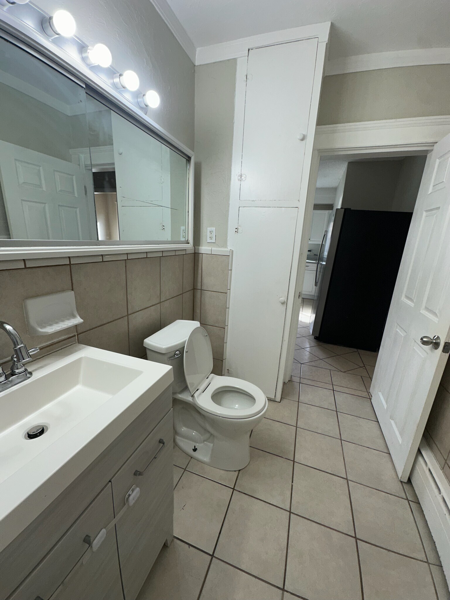 Building Photo - 14 Ferraro St