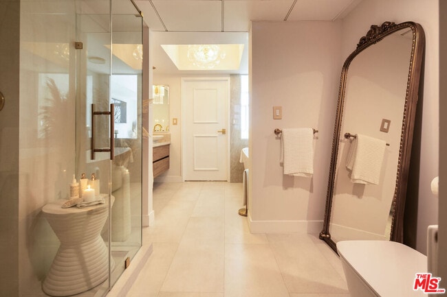 Building Photo - 13700 Marina Pointe Dr