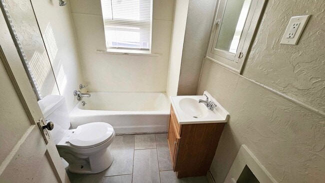 Building Photo - Lots of Room!