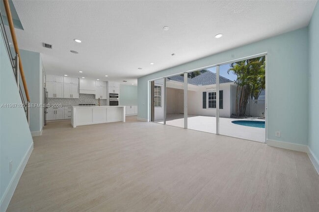 Building Photo - 174 Satin Leaf Dr