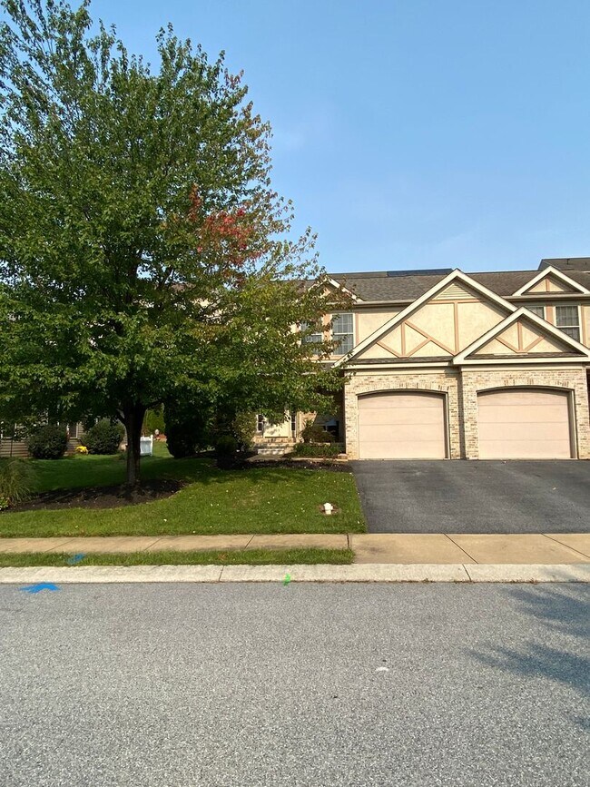 Building Photo - Picturesque Townhome in Ephrata Available 09/15