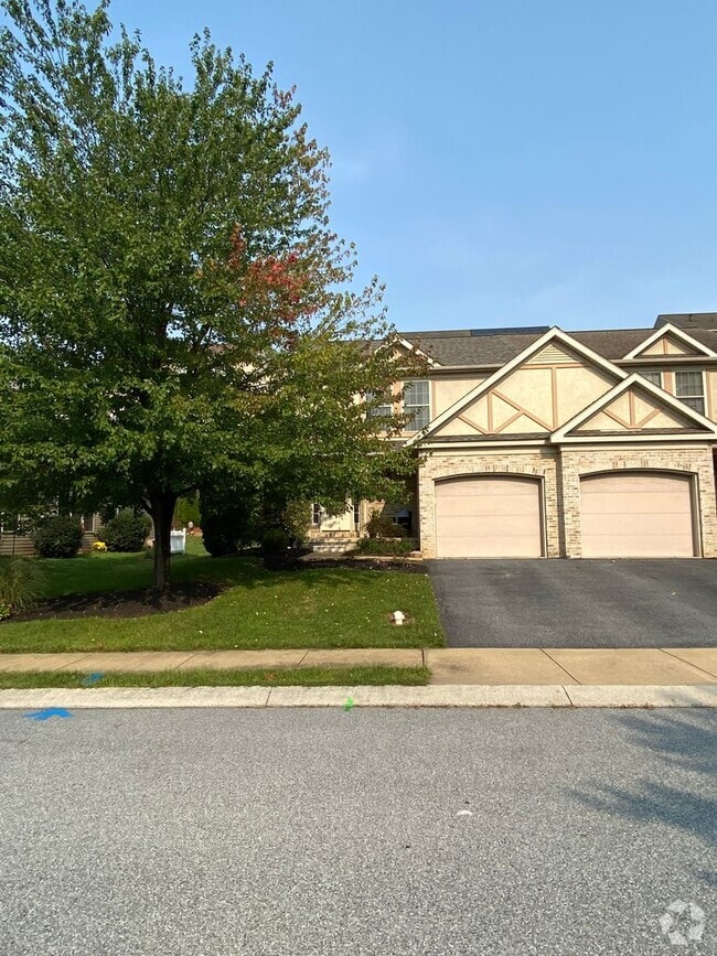 Building Photo - Picturesque Townhome in Ephrata