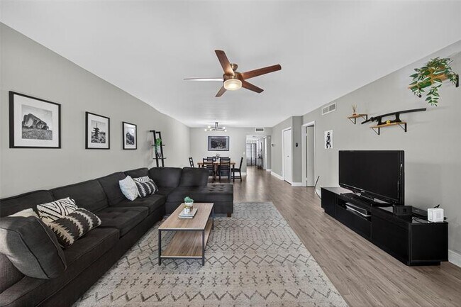 Building Photo - 412 Lakeview Dr