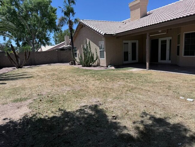 Building Photo - Adorable single floor 4 bedrooms,2 bathroo...