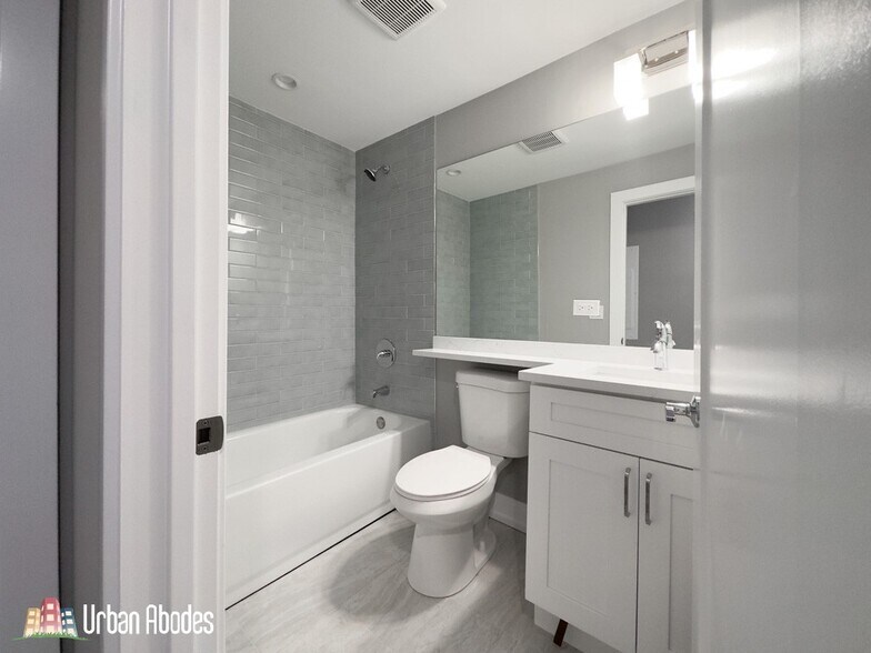 Building Photo - 3941 N Janssen Ave