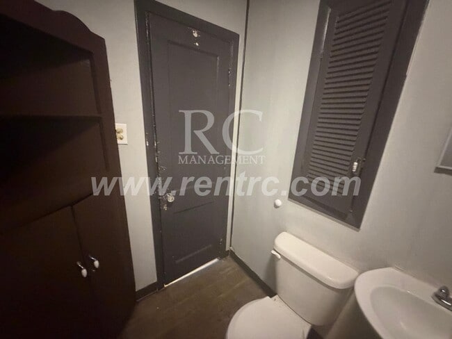 Building Photo - 228 Delaware-