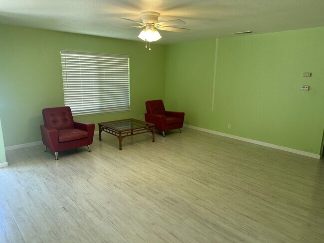 Building Photo - 2412 Vera Cruz Dr
