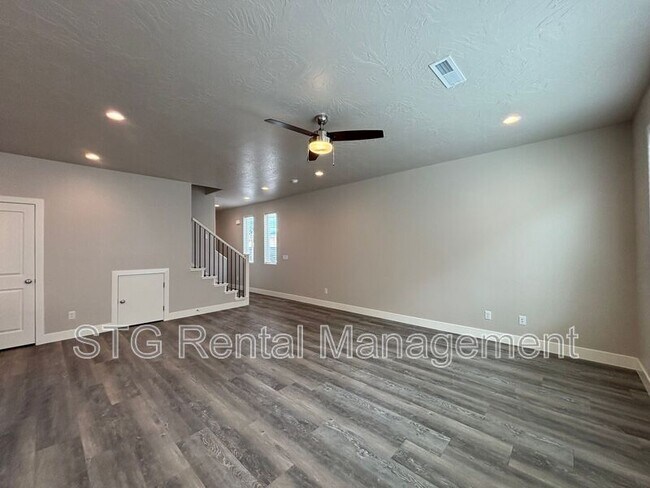 Building Photo - 857 S 4380 W