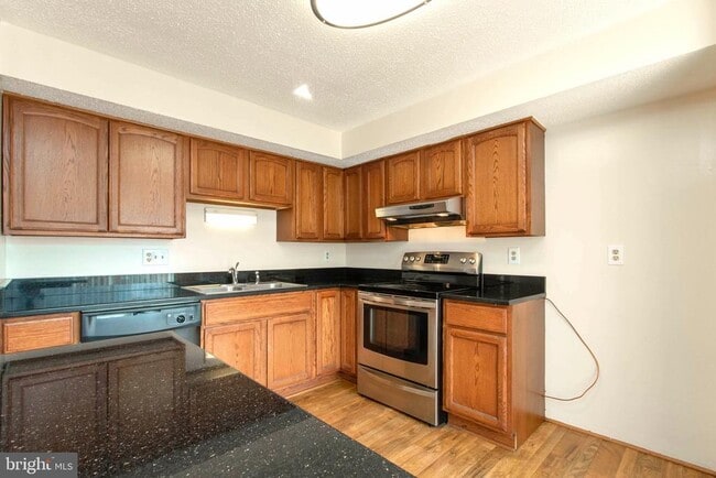 Building Photo - 5241 Pleasure Cove Court