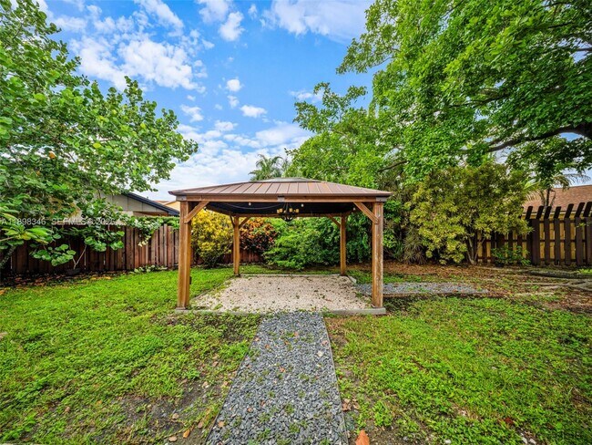 Building Photo - 15531 SW 54th Terrace