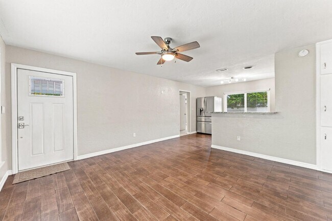 Building Photo - 7235 Orpine Dr N