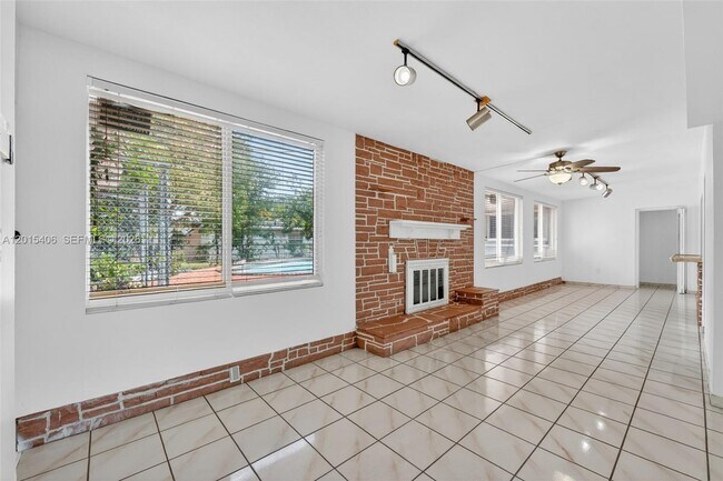 Building Photo - 1401 NE 200th Terrace