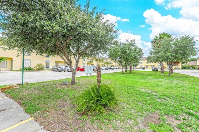 Building Photo - 1000 Ranchway Dr