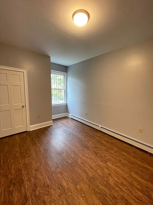 Building Photo - 41 Dubois St