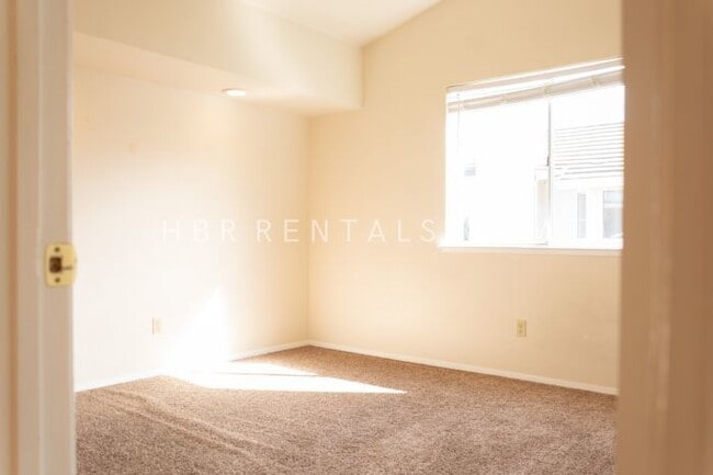 Building Photo - Charming 3-Bedroom Retreat with Cozy Fireplace in Tracy – Spacious Home with 2.5 Baths!