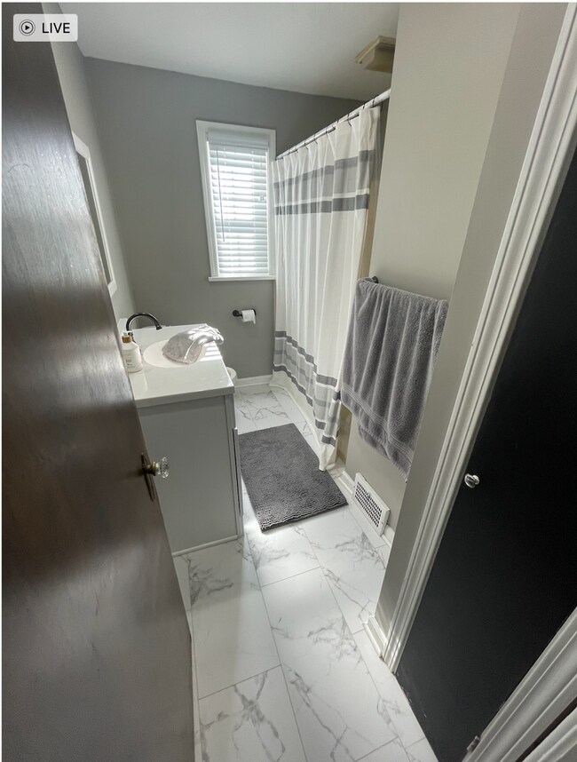 Building Photo - Beautiful Cape Cod 3 bedroom 2 bath- Ellwood City