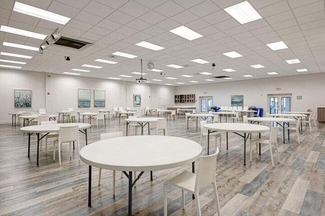 Building Photo - 8888 Kings Dr