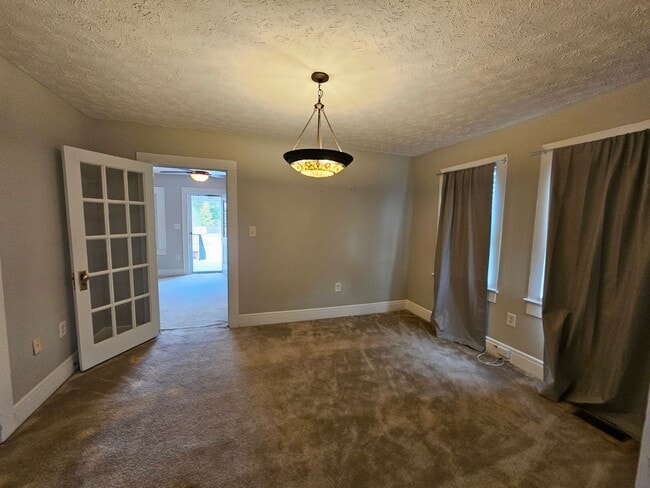 Building Photo - 3 BD / 2 BA Unfurnished