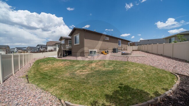 Building Photo - Beautiful Rancher in Cumbre Vista