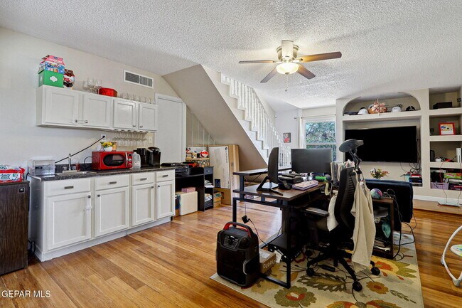 Building Photo - 332 Windrose Ct