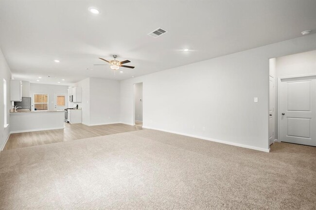 Building Photo - 15846 Berry Hl Dr