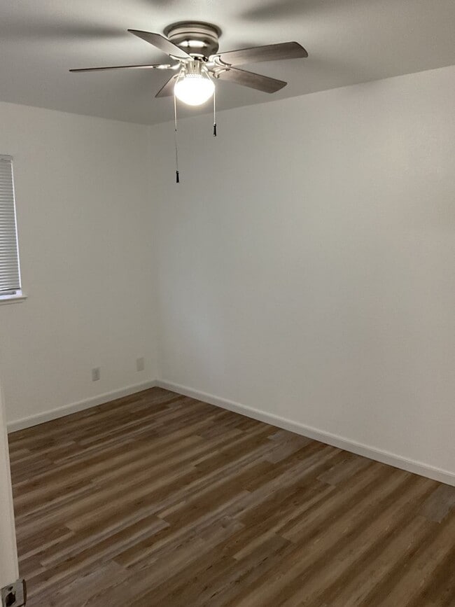 Building Photo - Chico 3 bed 2 bath home for rent, convenient location, neighborhood setting Garage, back yard