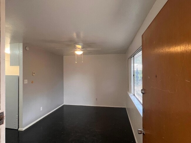 Building Photo - 816 Ortiz Dr SE