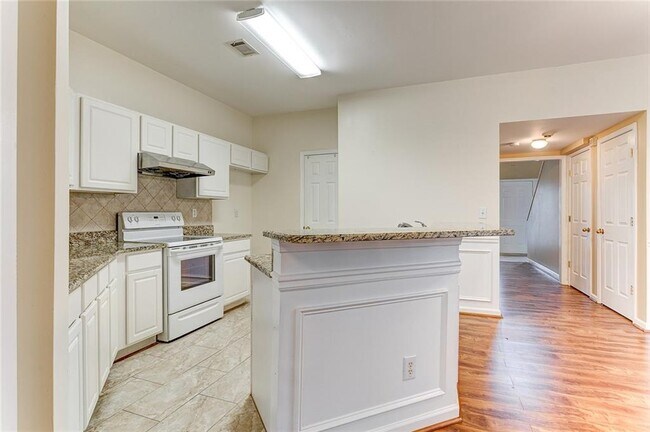 Building Photo - 4028 Oak Glenn Dr