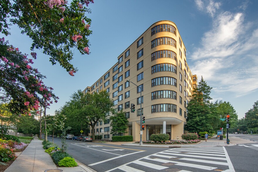 Primary Photo - Connecticut House Apartments