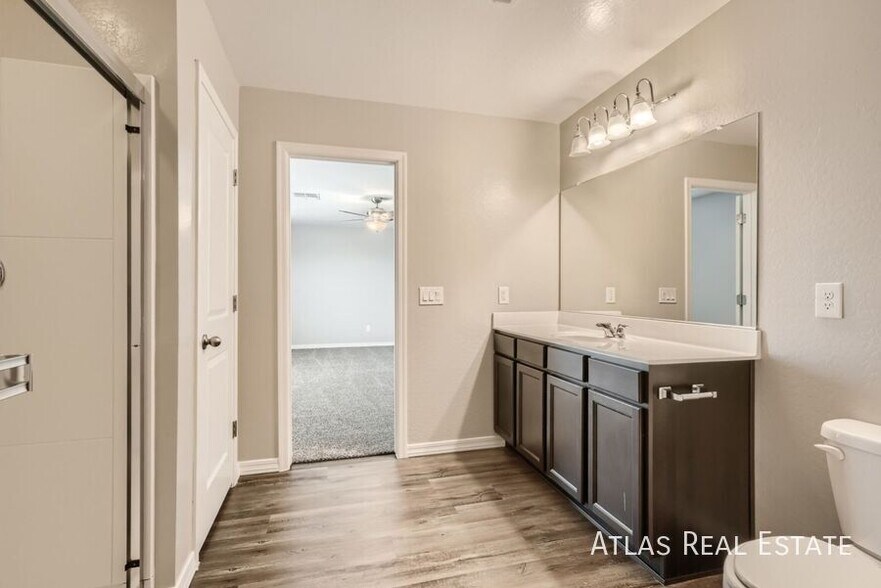 Building Photo - 4518 W Saddlebush Way