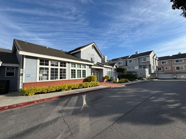Building Photo - Beautiful, Quiet, Furnished, Upgraded Home in Heart of Torrance for Short Term Rental