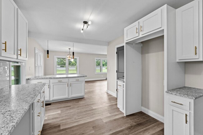 Building Photo - For Sale or Rent – Fully Renovated Stone R...