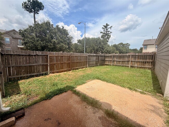 Building Photo - 23854 Township Elm St
