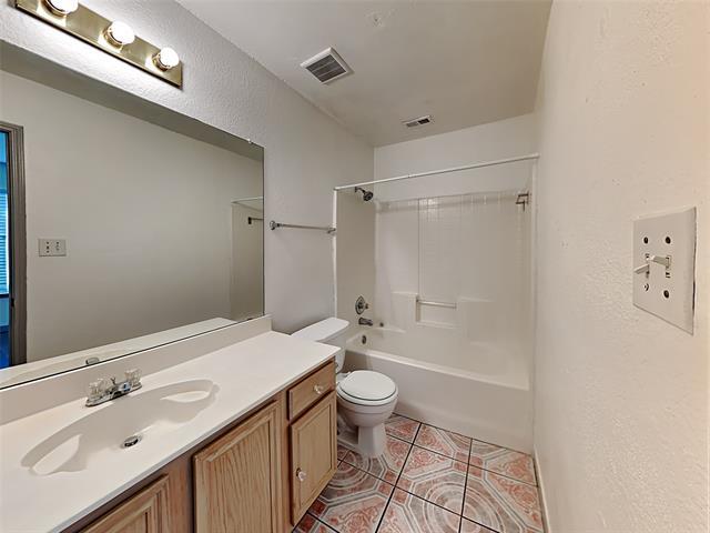 Building Photo - 10304 Blackjack Oaks Dr