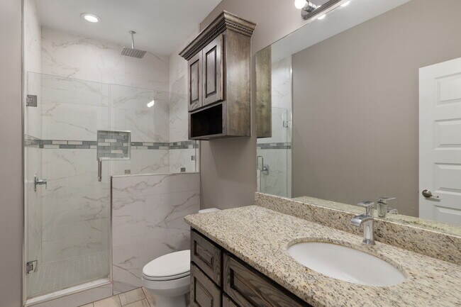 Building Photo - 2408 Ebony Ave